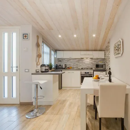 Apartment La Mansardina By Interhome