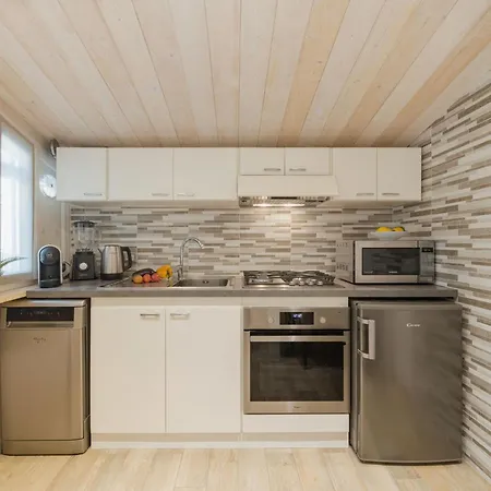 La Mansardina By Interhome * Viareggio