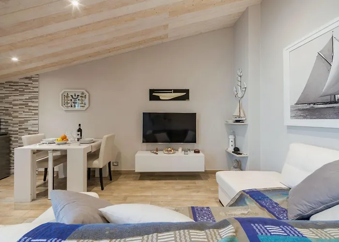 La Mansardina By Interhome Appartamento