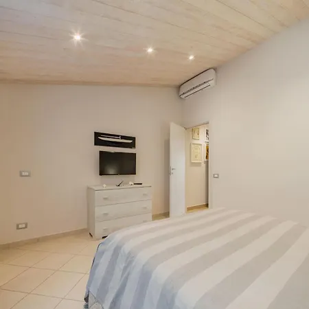 La Mansardina By Interhome